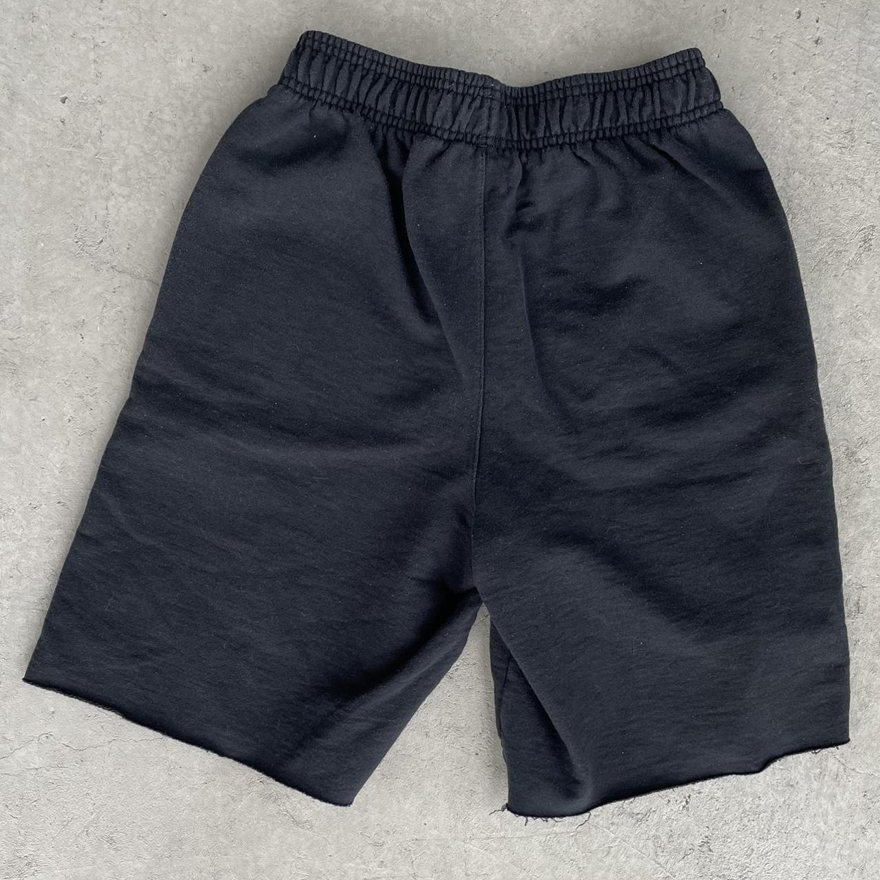 Champion Men's Black Shorts Depop