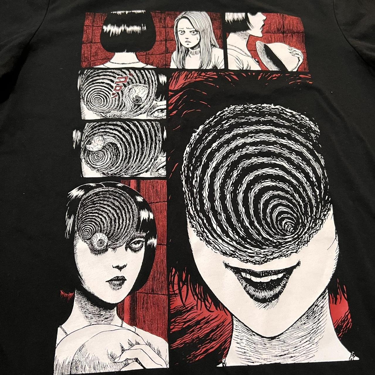 Hot Topic Women's Black and Red T-shirt (2)