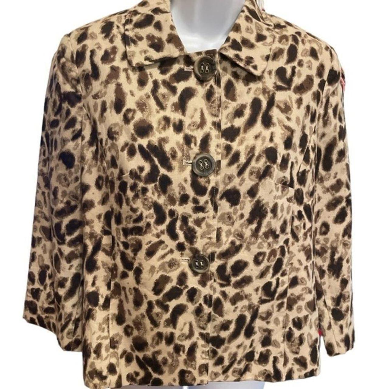 This Sag Harbor suit jacket is a women's blazer. Depop