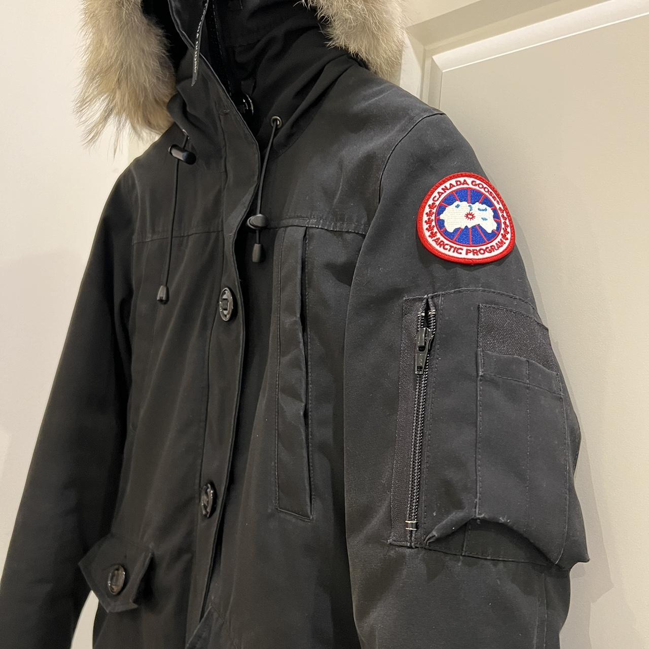 Short canada goose coat womens on sale