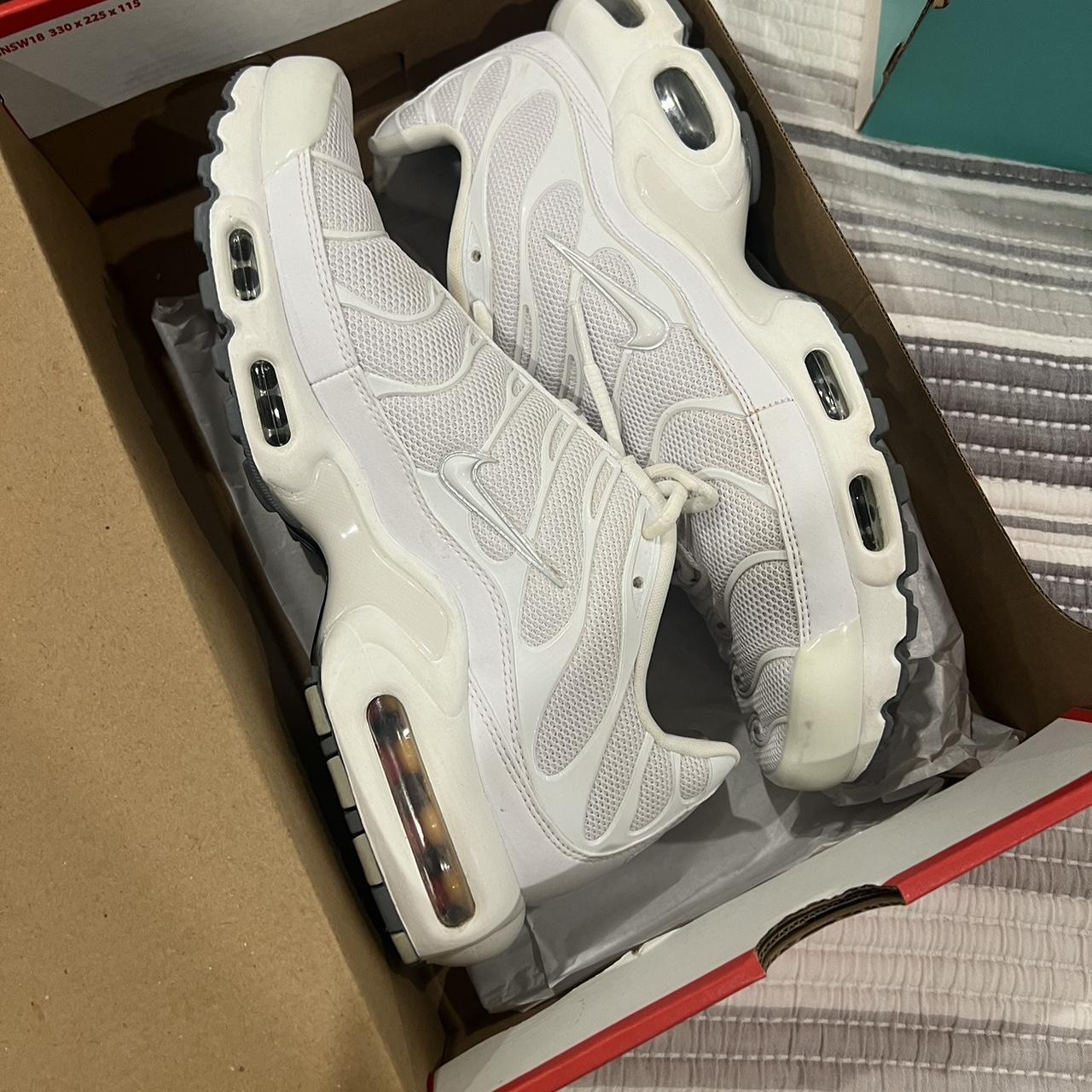 tns laces