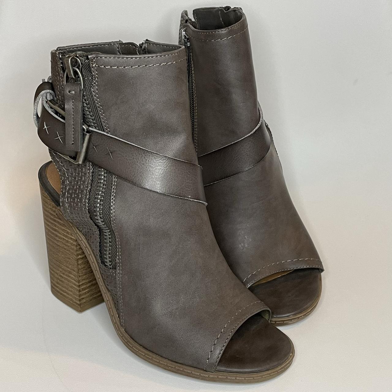 Dolce Vita Women's Grey Boots