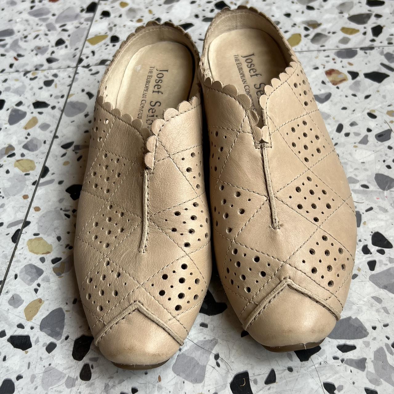 Josef Seibel Women's Tan and Cream Loafers | Depop