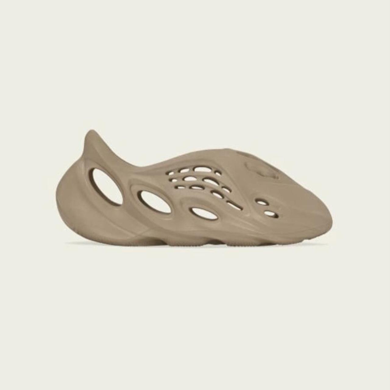 tan yeezy foam runners