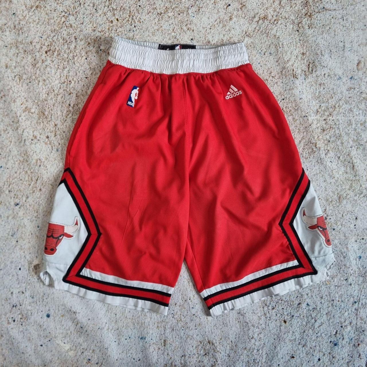 Adidas CHICAGO BULLS BASKETBALL SHORTS Red Size