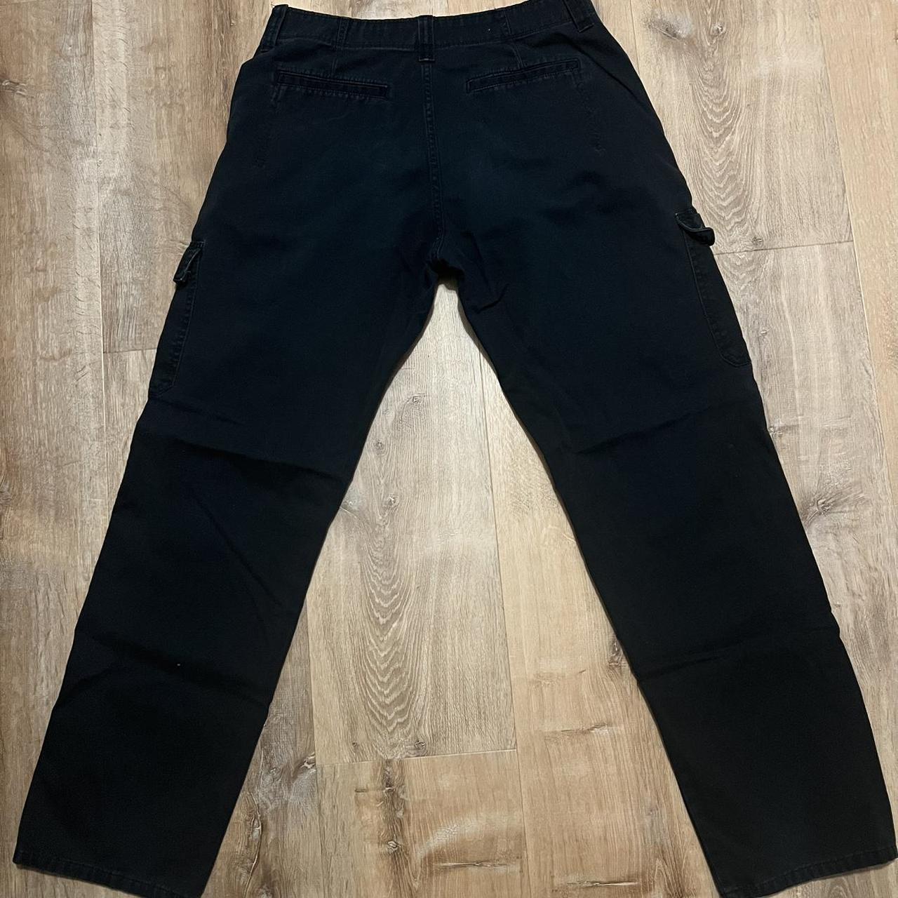 wrangler cargo pants 32x32 relaxed fit black... - Depop