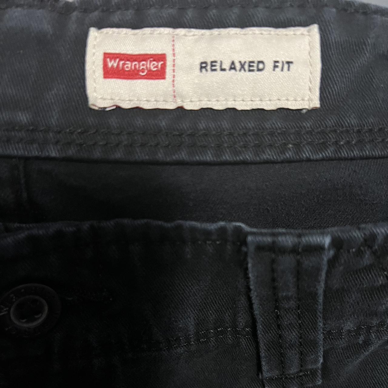 wrangler cargo pants 32x32 relaxed fit black... - Depop