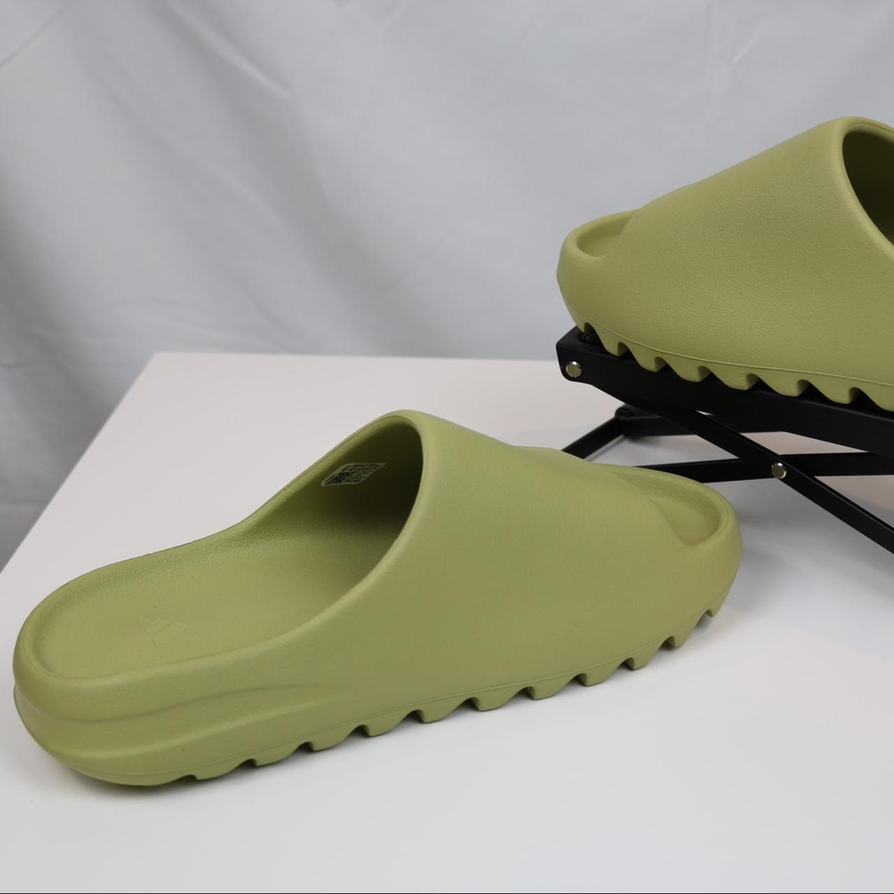 Adidas Yeezy Slide Resin 2022 Size 9 (DS/Brand New) SHIPS FAST