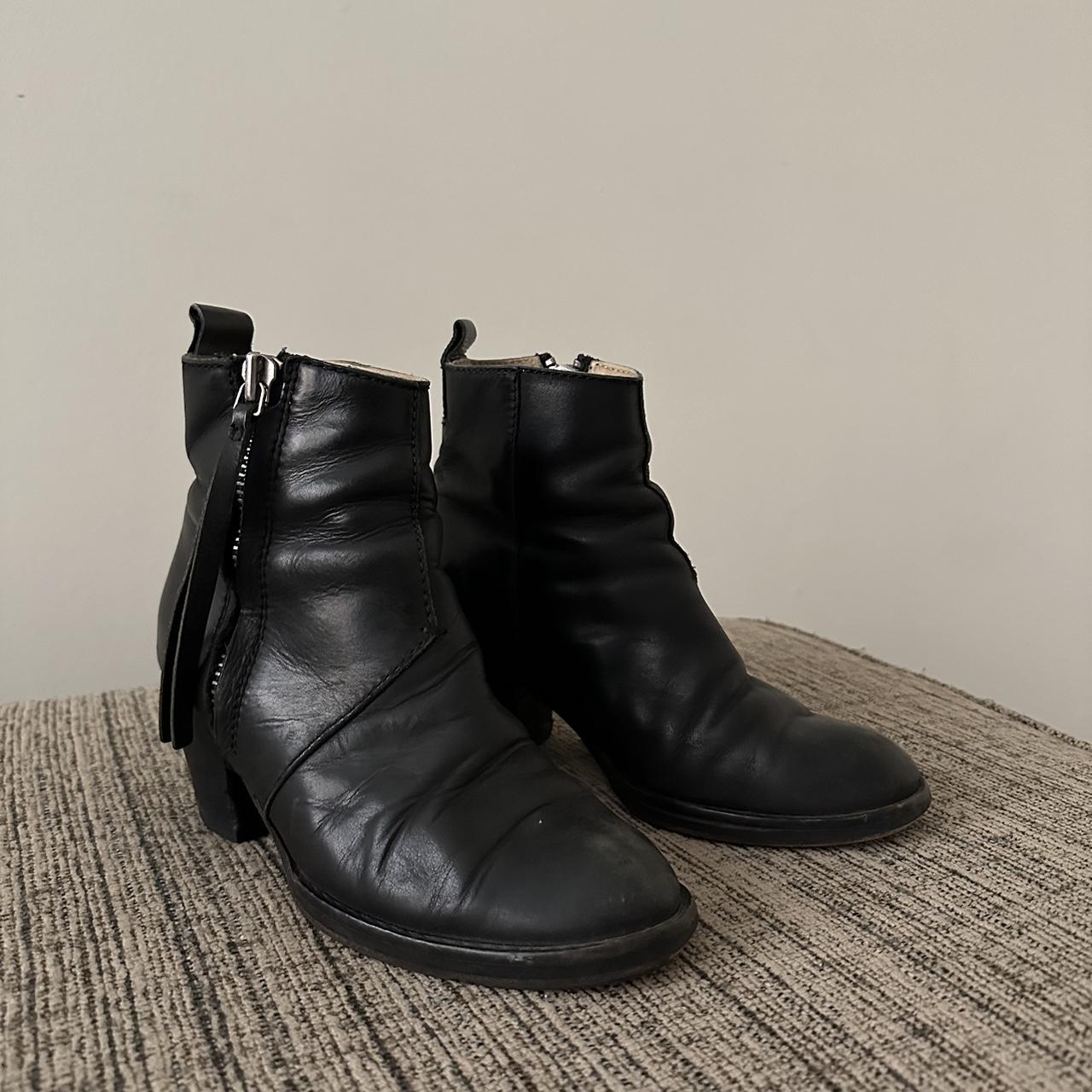 Acne Studios Pistol Boots, Black leather. Size zips...
