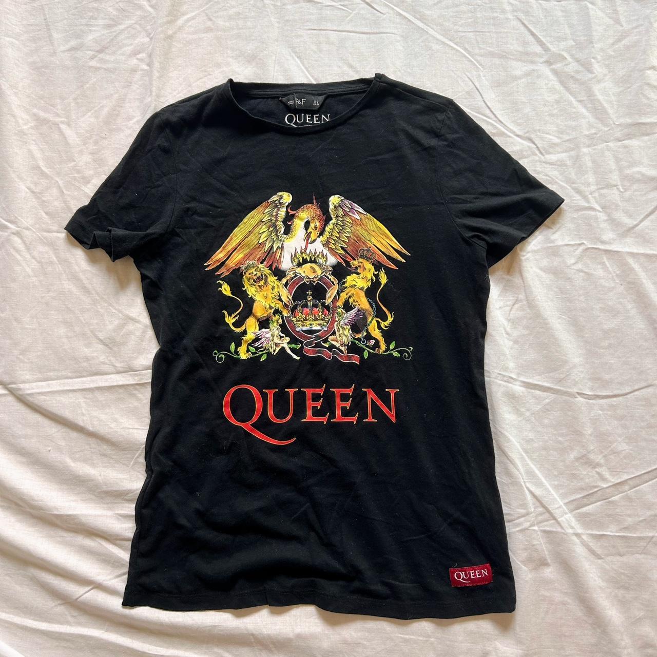 Queen band tshirt! This Queen graphic tee is so... Depop