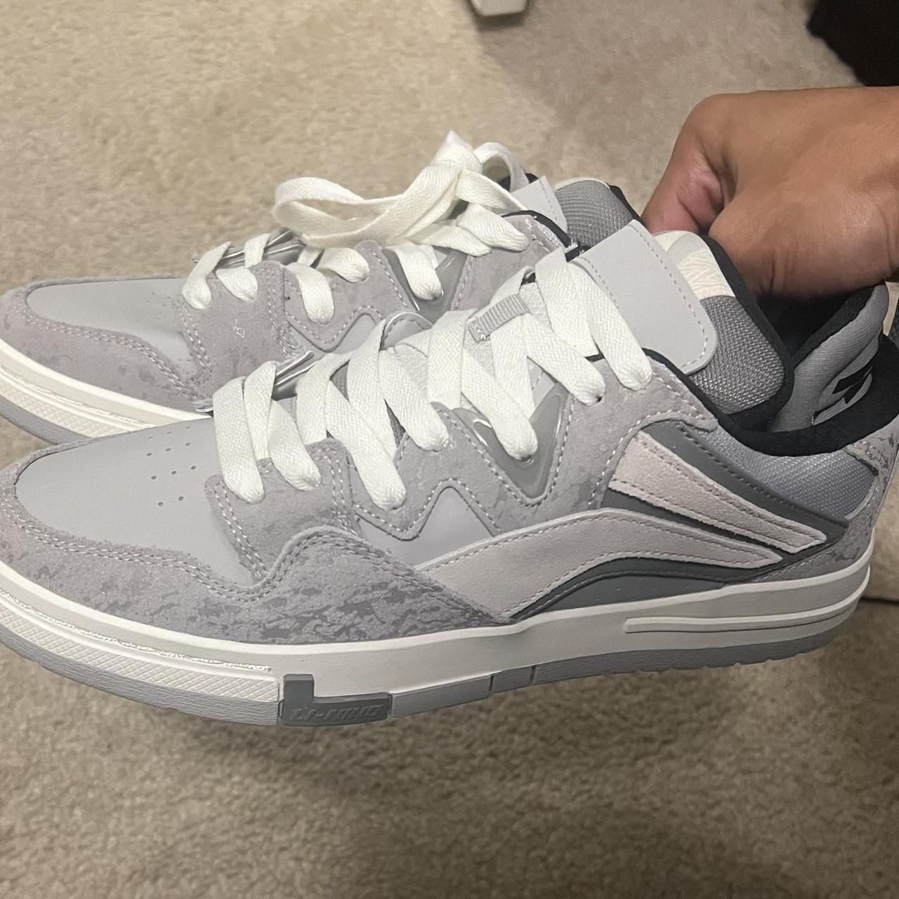 Li-Ning Men's Grey and White Trainers | Depop