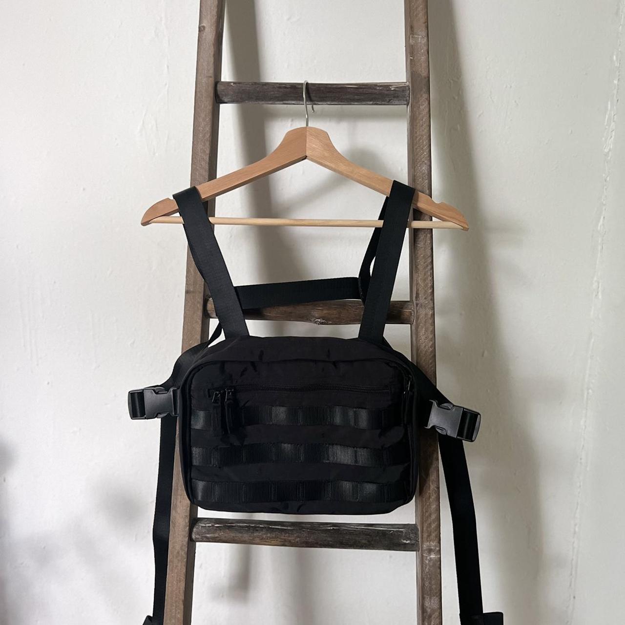 Urban outfitters chest on sale rig