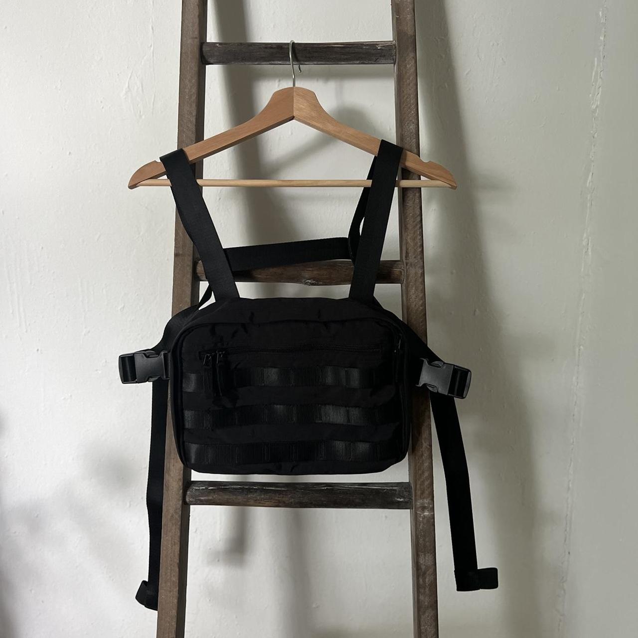 Urban outfitters chest discount rig