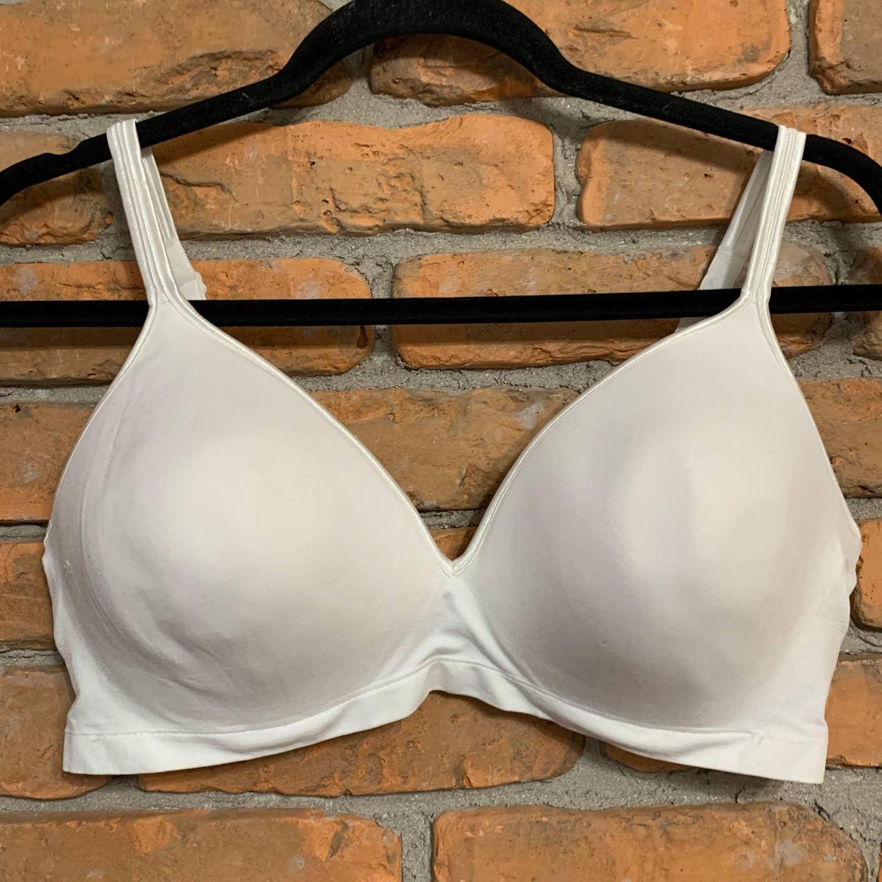 Hanes Women's Seamless Lightly Lined Soft Cup - Depop