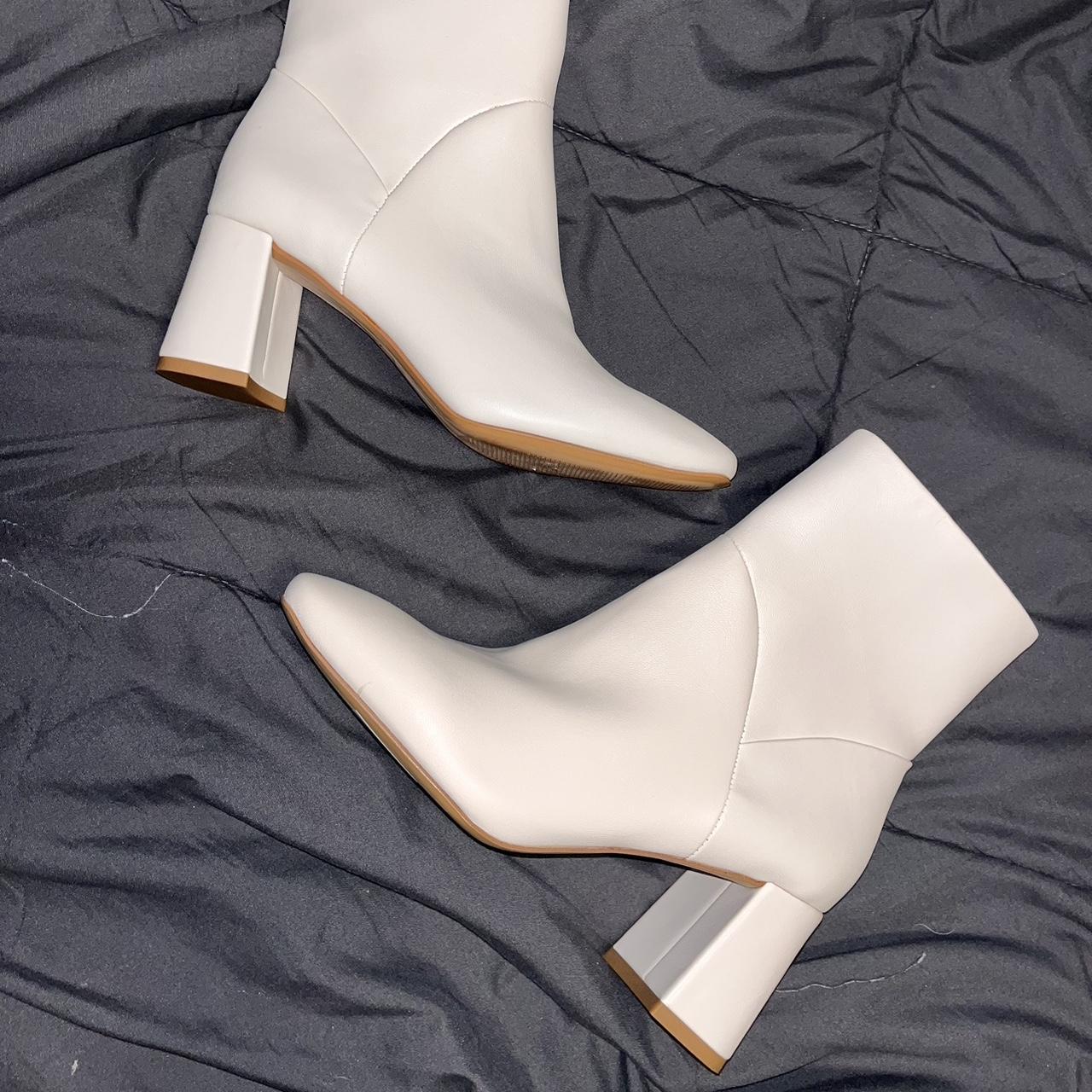 Size 4 women s white boots from Nordstrom Rack very. Depop