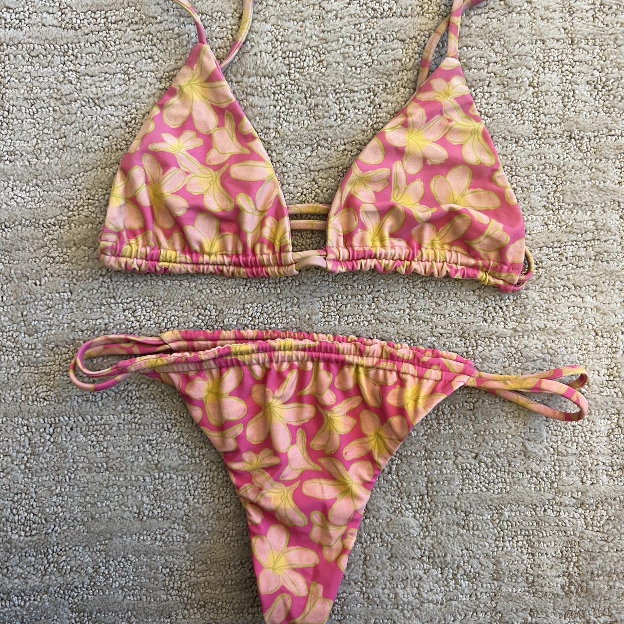 Benoa swim plumeria set Selling! Trading only for... - Depop