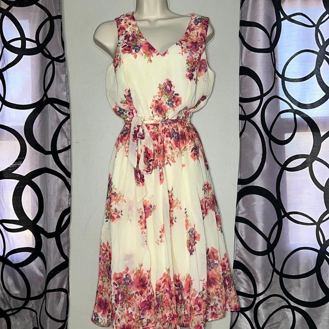 Emma & Michele Floral V-Neck Sleeveless Dress Size... - Depop