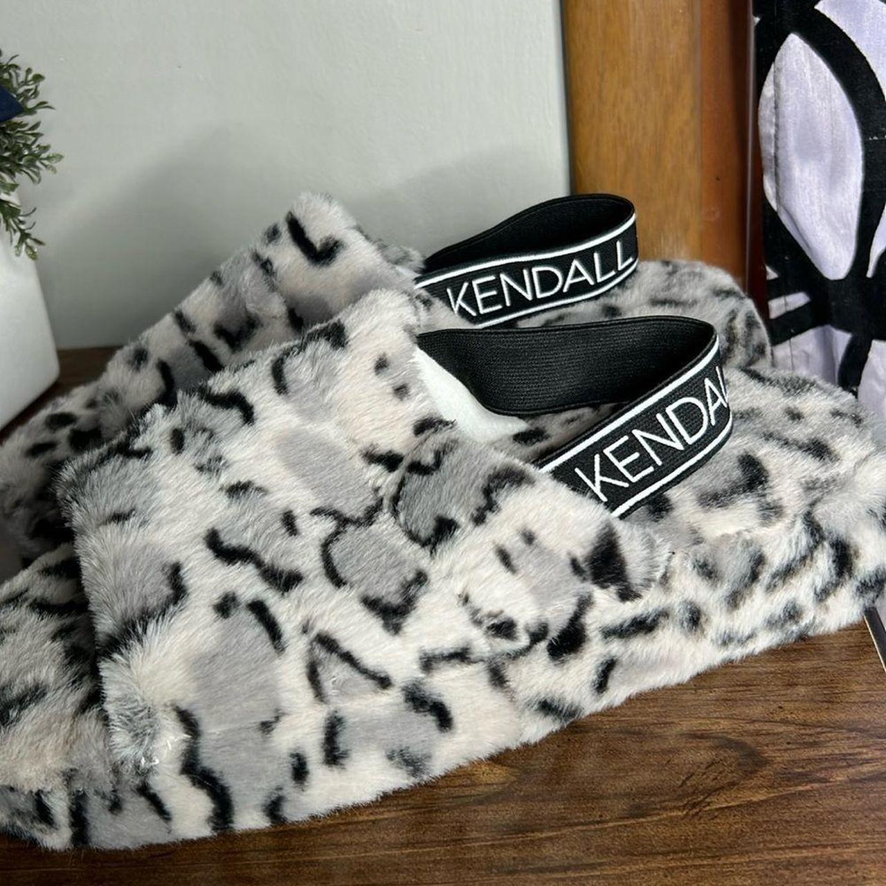 Kendall and hot sale kylie slippers