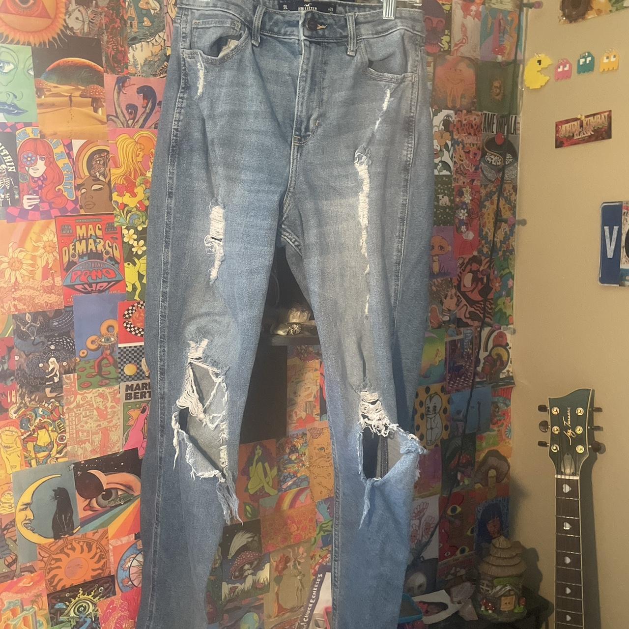 Hollister ripped jeans. #hollister #jeans - Depop