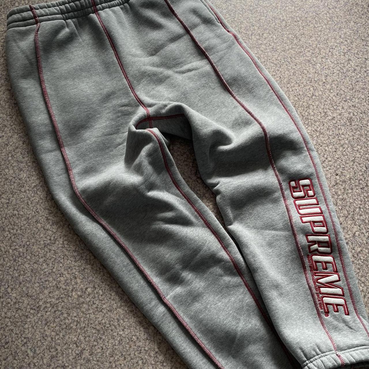 Jogging Supreme Coverstitch Taille : L État : | Depop Jogging Supreme Coverstitch Taille : L État : | Depop
