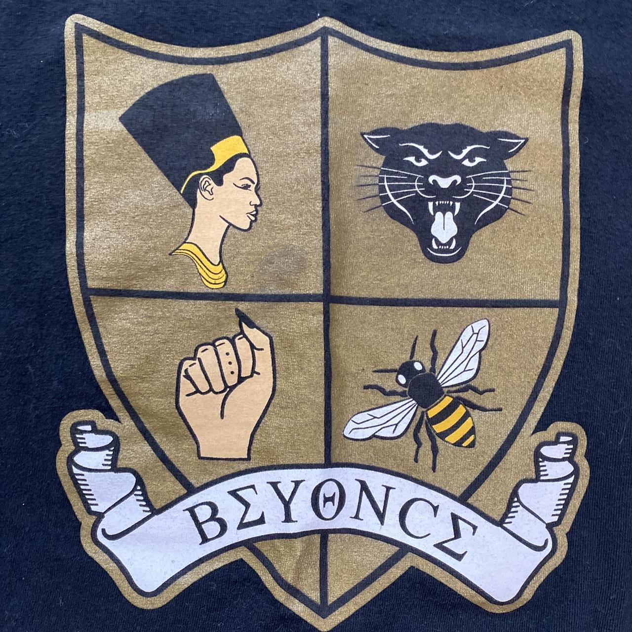 Beyoncé Short Sleeve Homecoming Crest Graphic Tee... - Depop