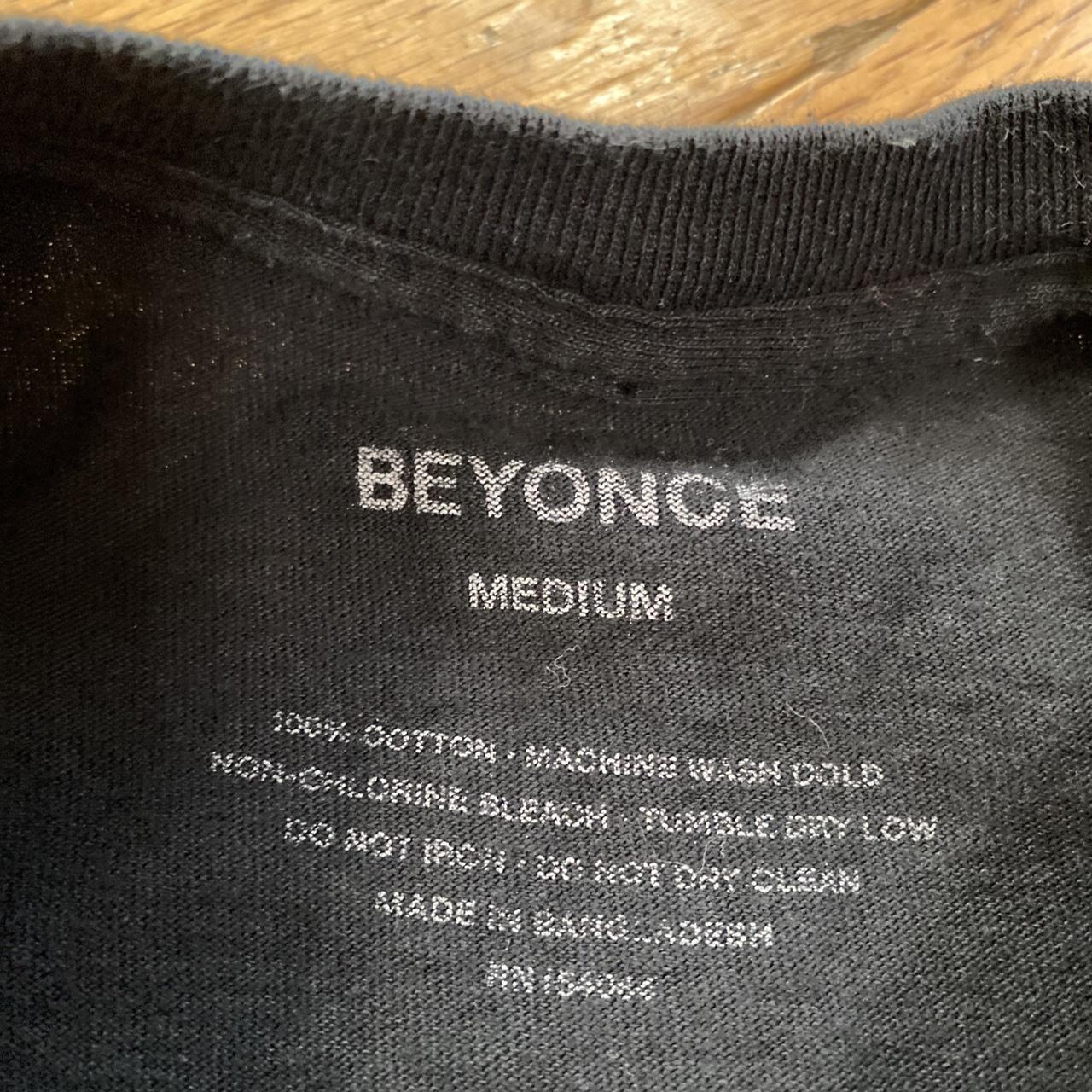 Beyoncé Short Sleeve Homecoming Crest Graphic Tee... - Depop