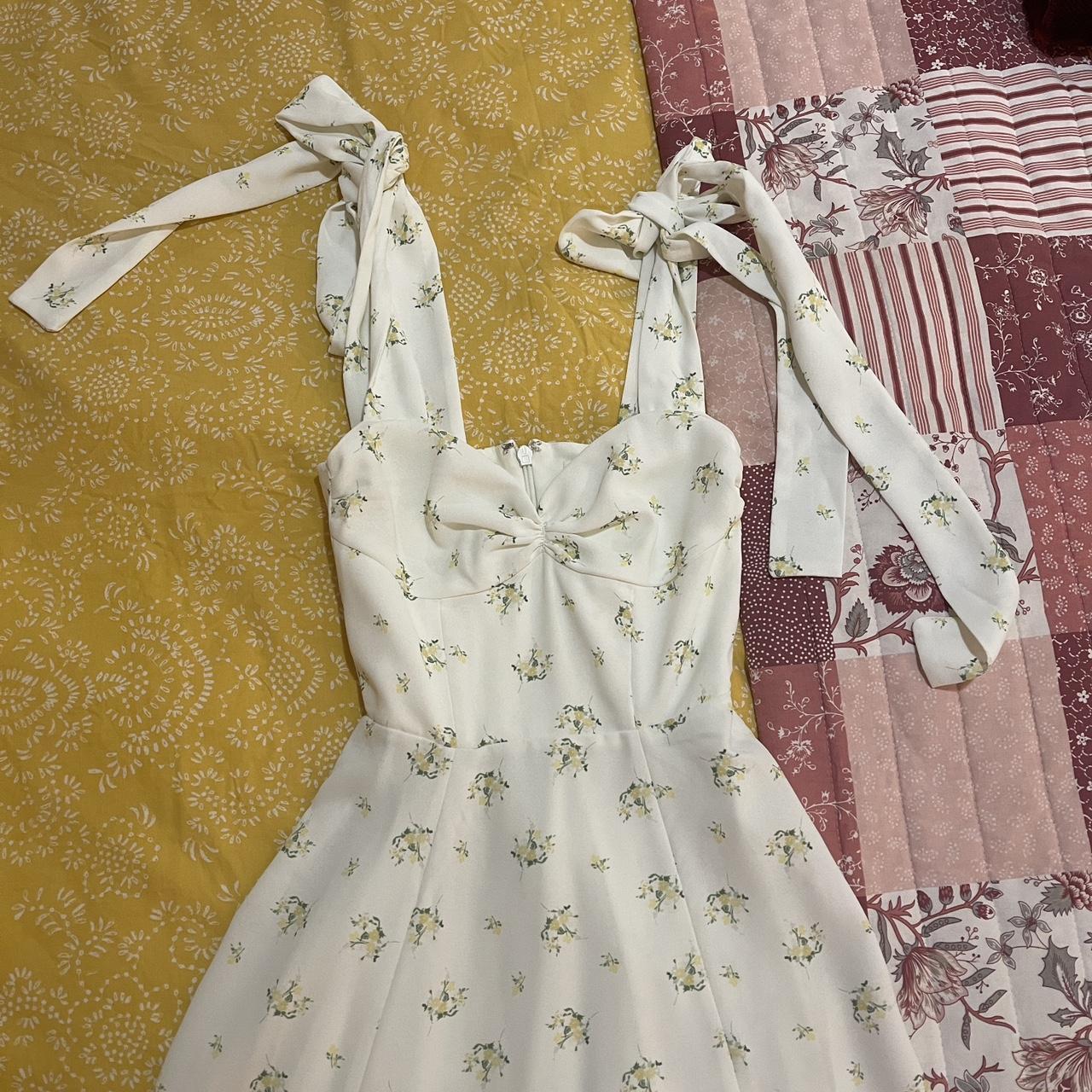 Yellow dress hot sale white flowers