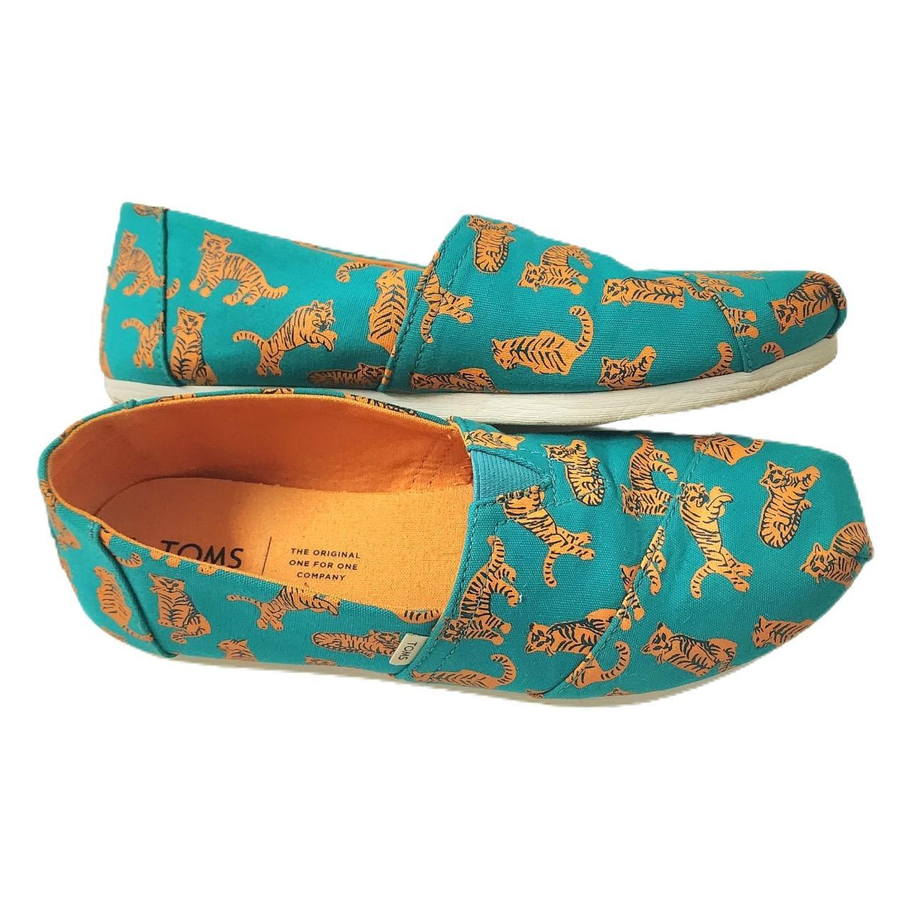 Toms deals tiger print