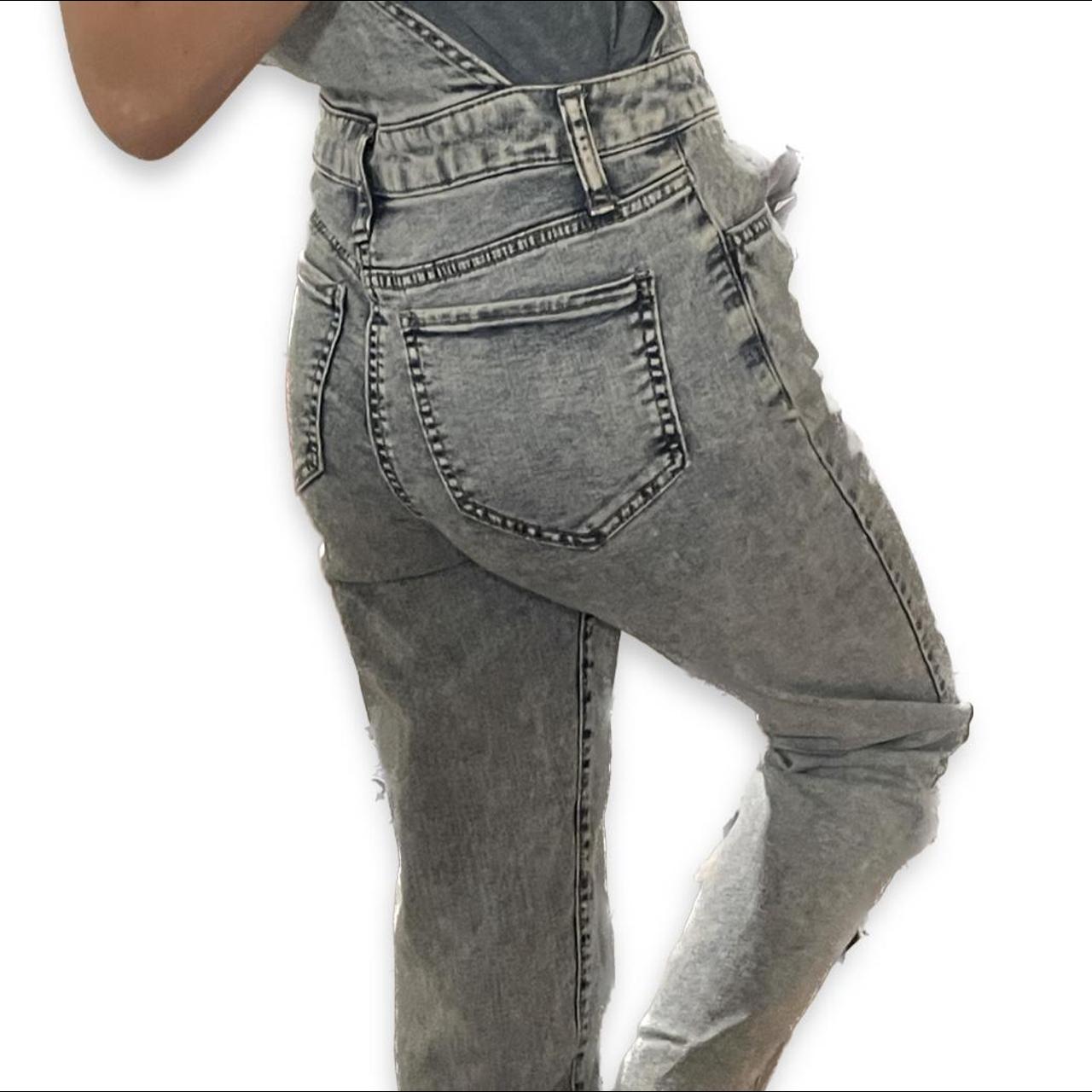 super cute overalls brand is SO size is xs,... Depop