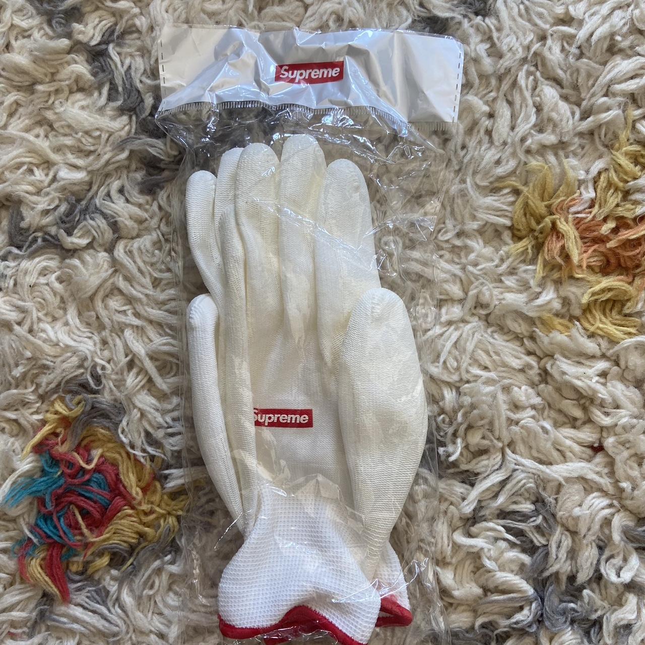 Supreme rubberised store gloves