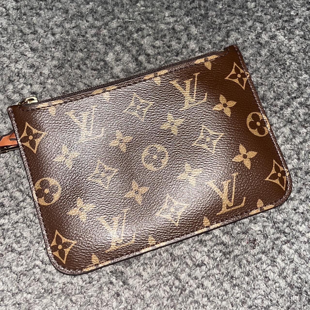 Louis vuitton hot sale pouch wristlet