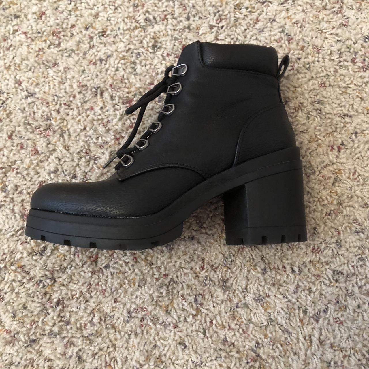 black low rise boots ୨୧ size 6 and a half ୨୧ ୨୧... - Depop