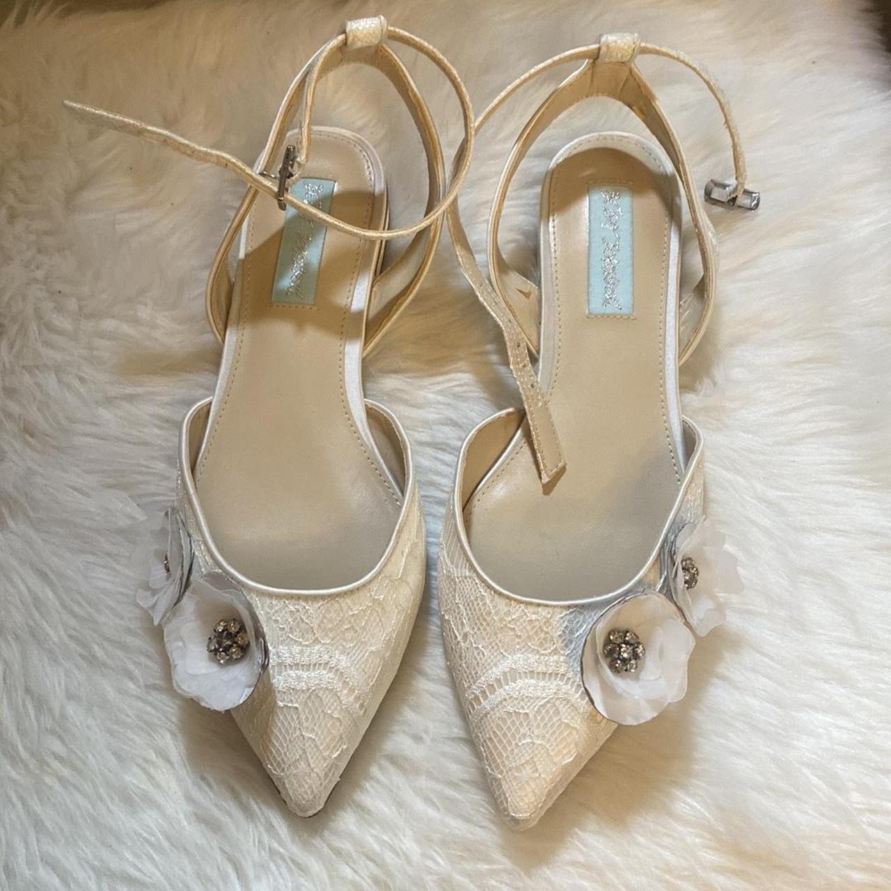 Betsey johnson 2024 white flats