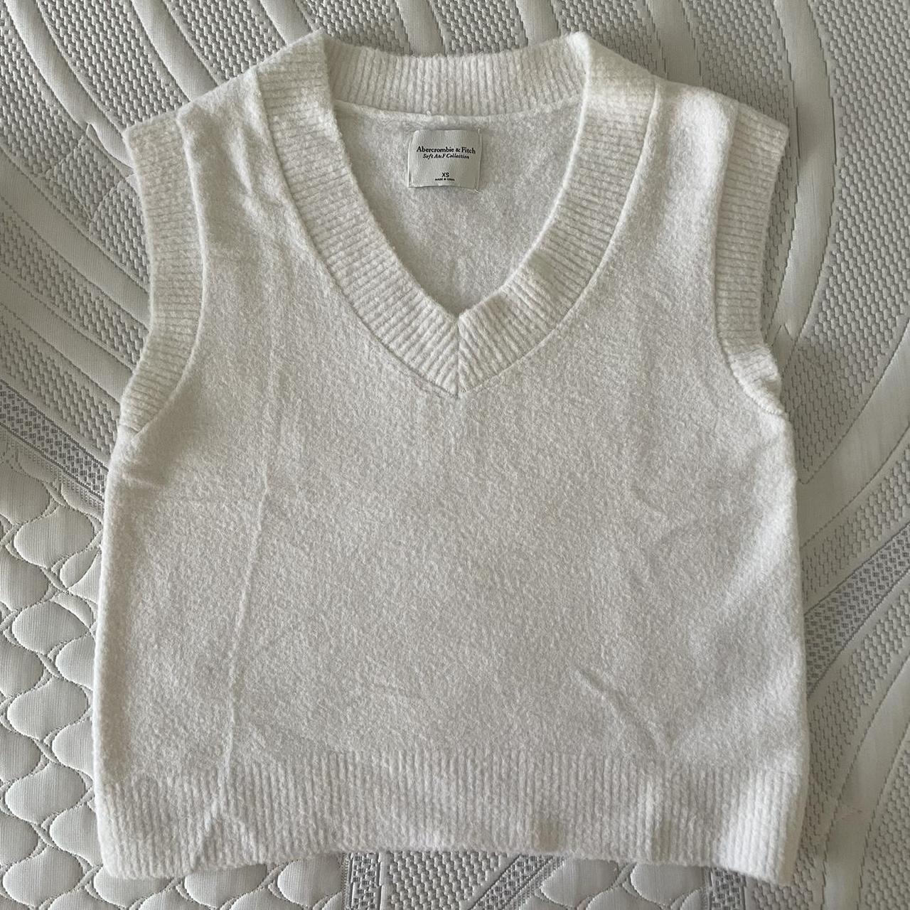 Abercrombie & Fitch Women's White Gilet | Depop