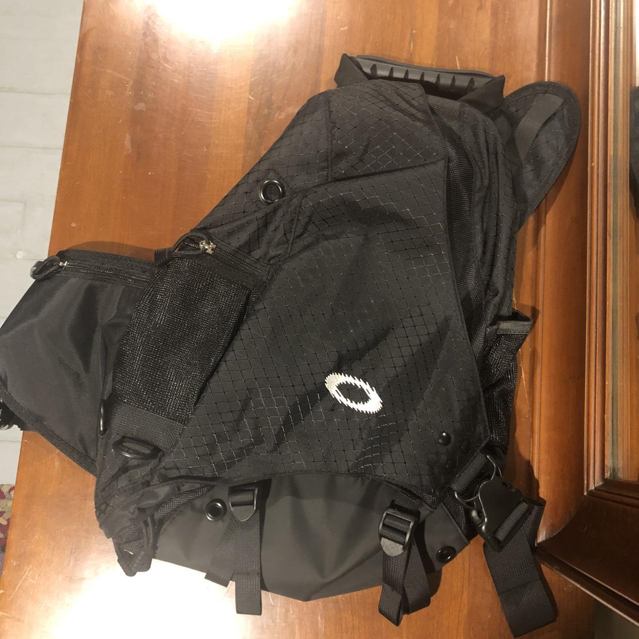 Oakley sling bag Perfect condition Open to... - Depop