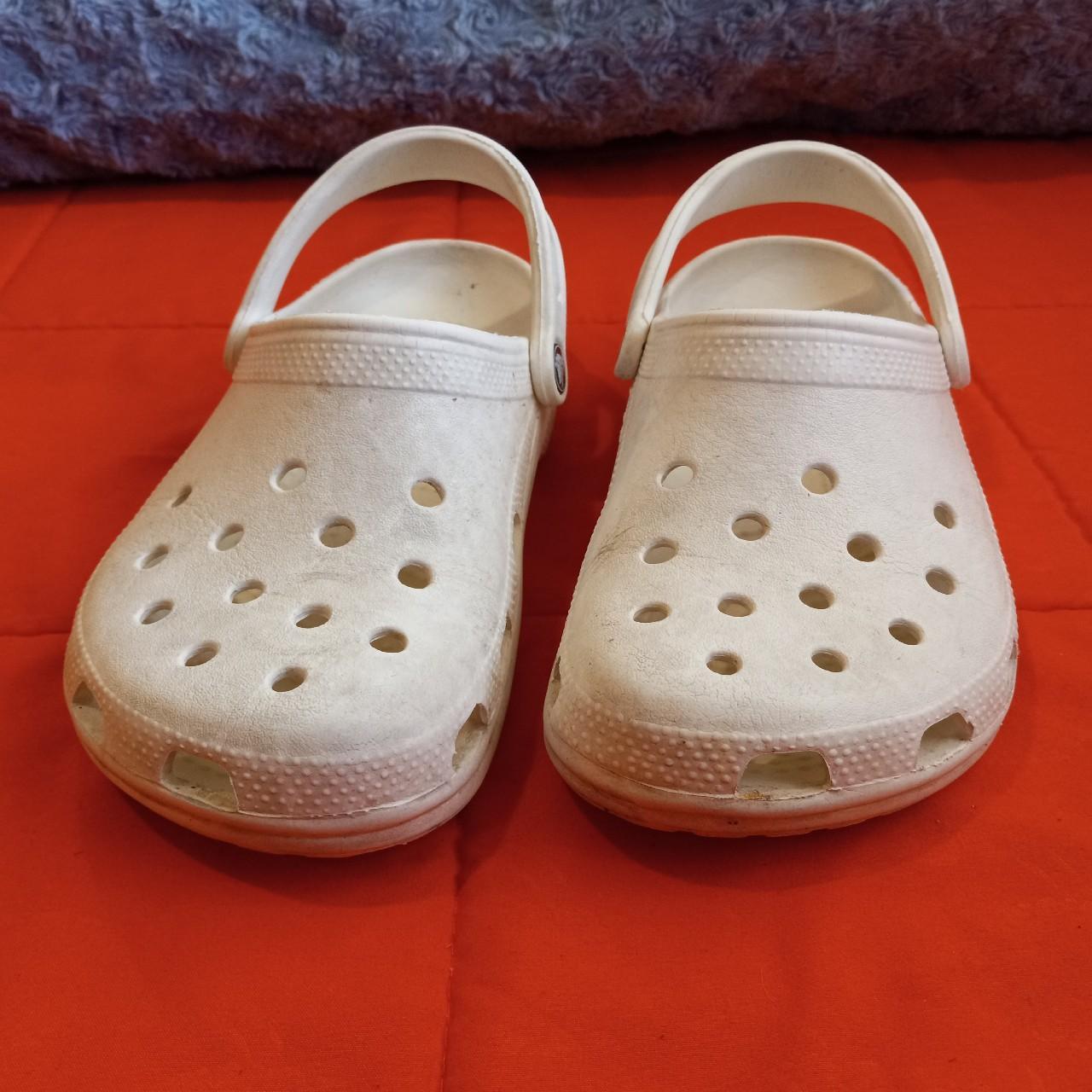 Dirty white online crocs