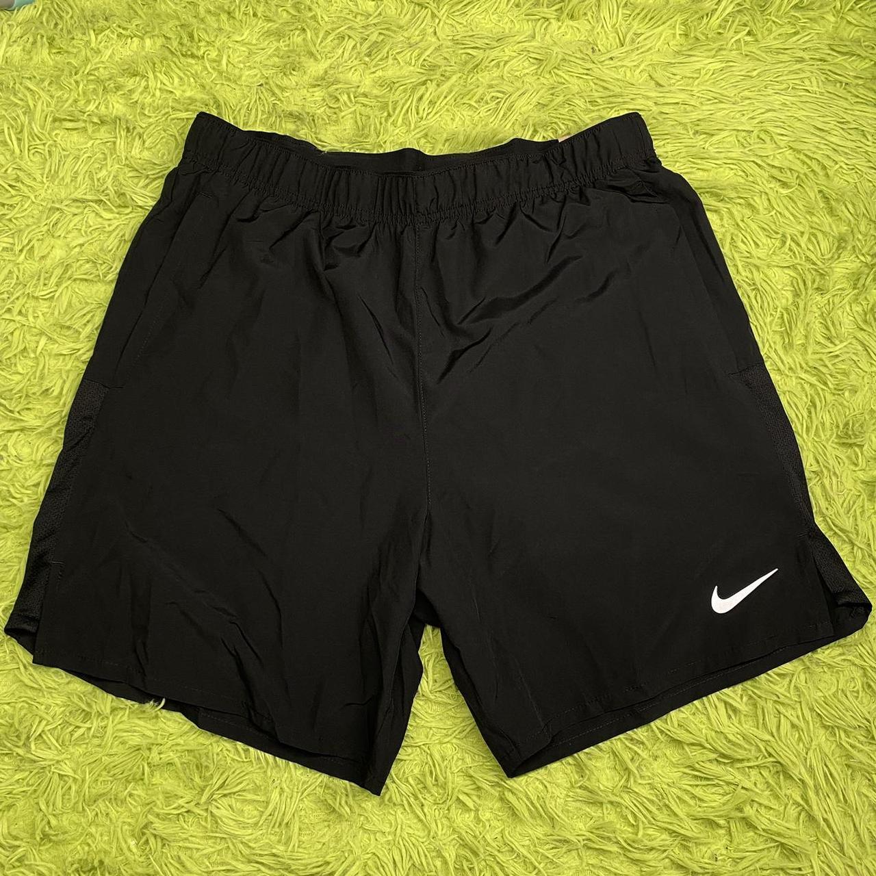 shirts to wear with black nike shorts