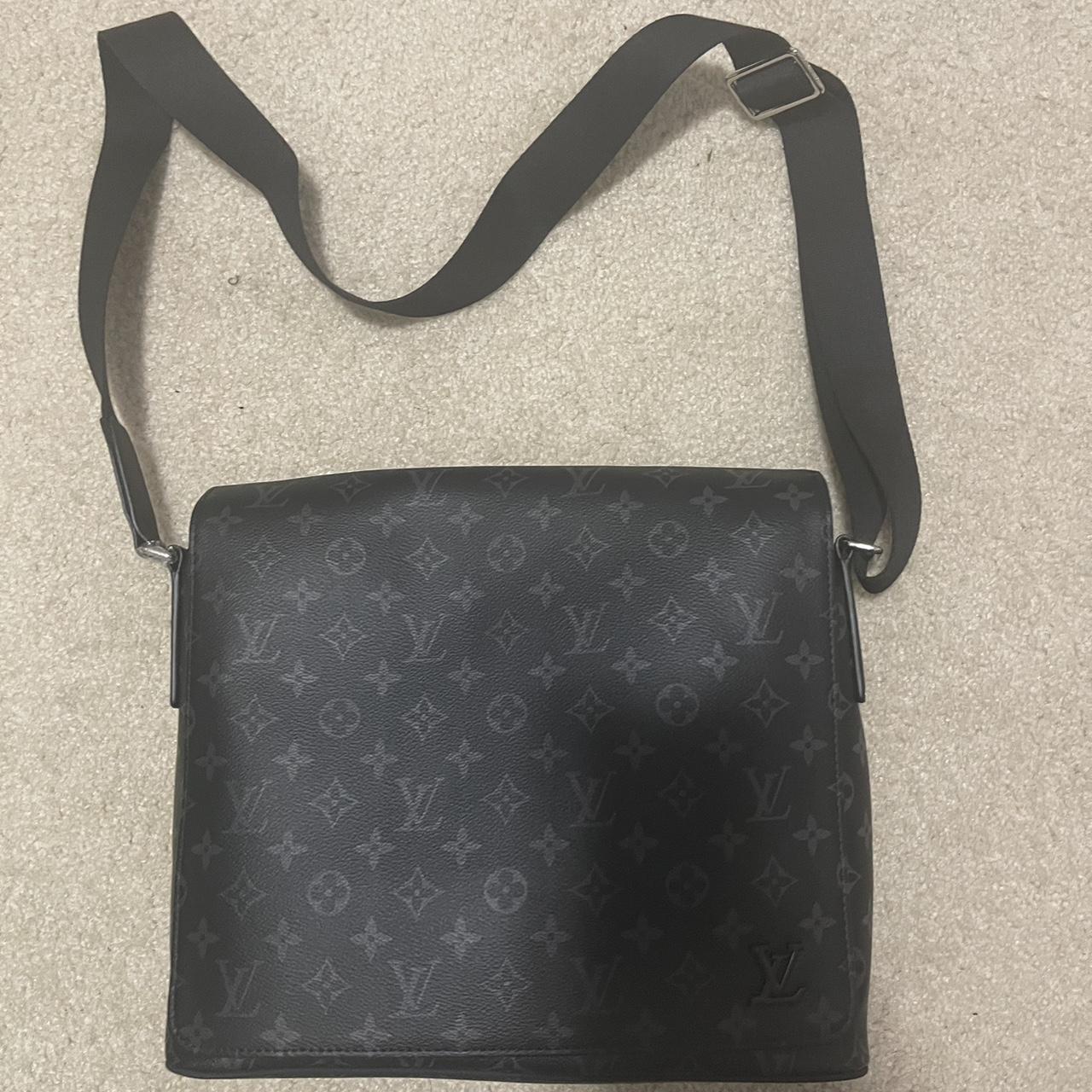 Louis Vuitton Pre-owned Monogram Eclipse District PM Messenger Bag - Black