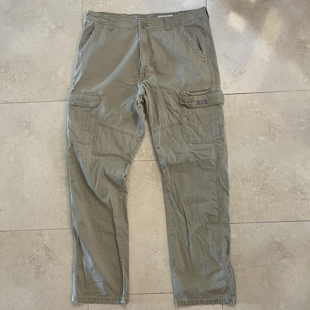 Wrangler Relaxed Fit khaki cargo pants men’s 38x34... - Depop