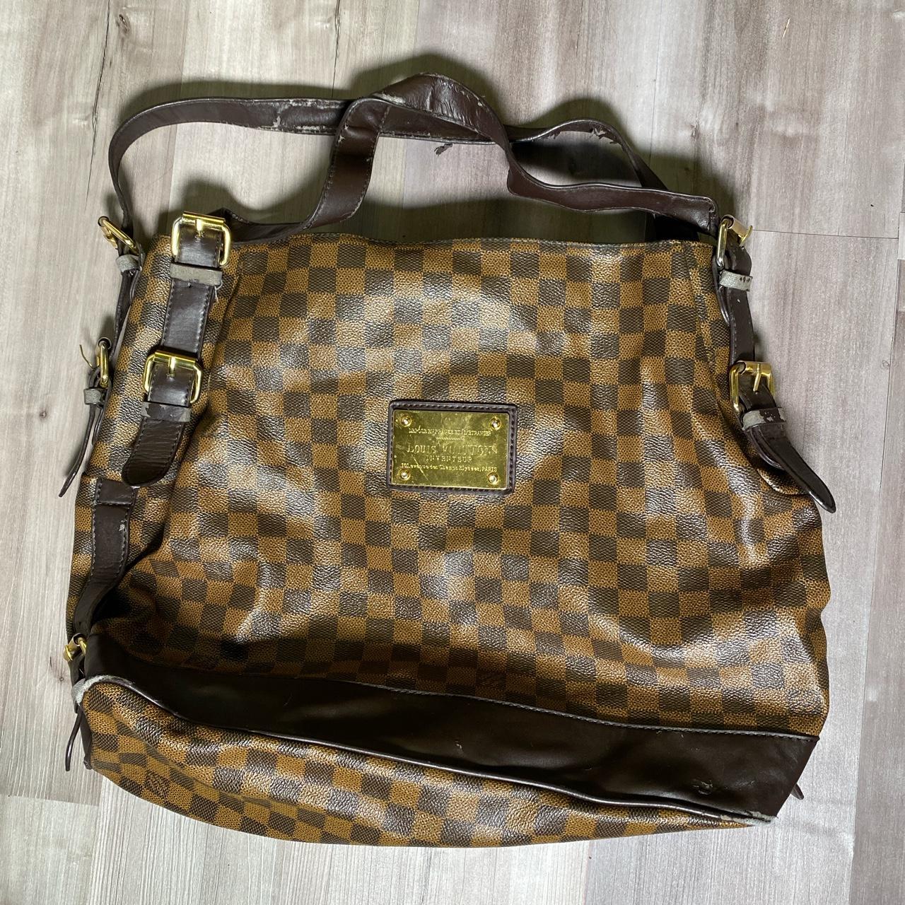Large Louis Vuitton purse, ⭐️ All flaws are seen in