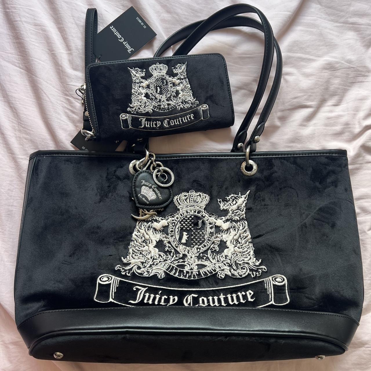 完売前に【JUICY COUTURE】Iris ベルベット トートバッグ 3色 Juicy couture Iris large shopping crinkled velvet | Depop