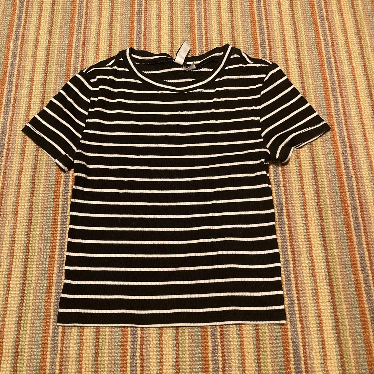 H&M Women's Black and White Crop-top | Depop