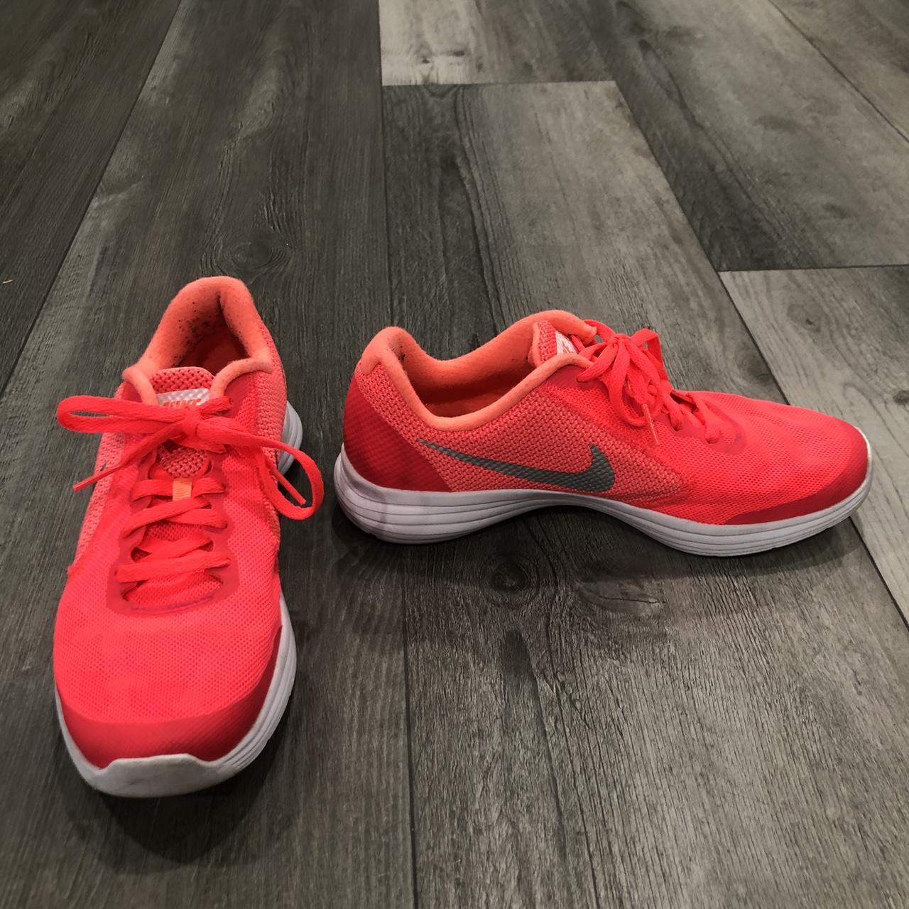 nike shoes neon pink