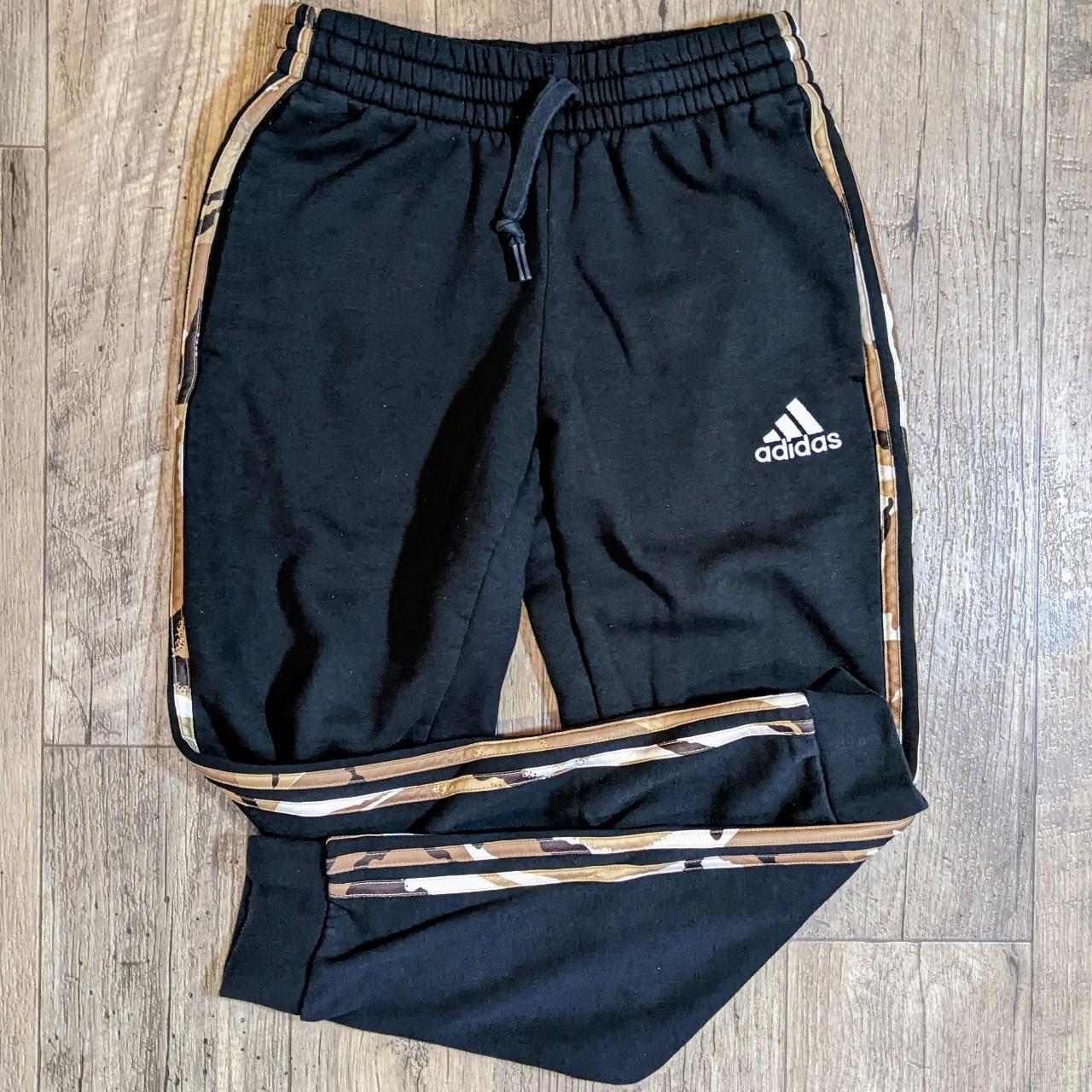 Adidas camo stripe discount joggers