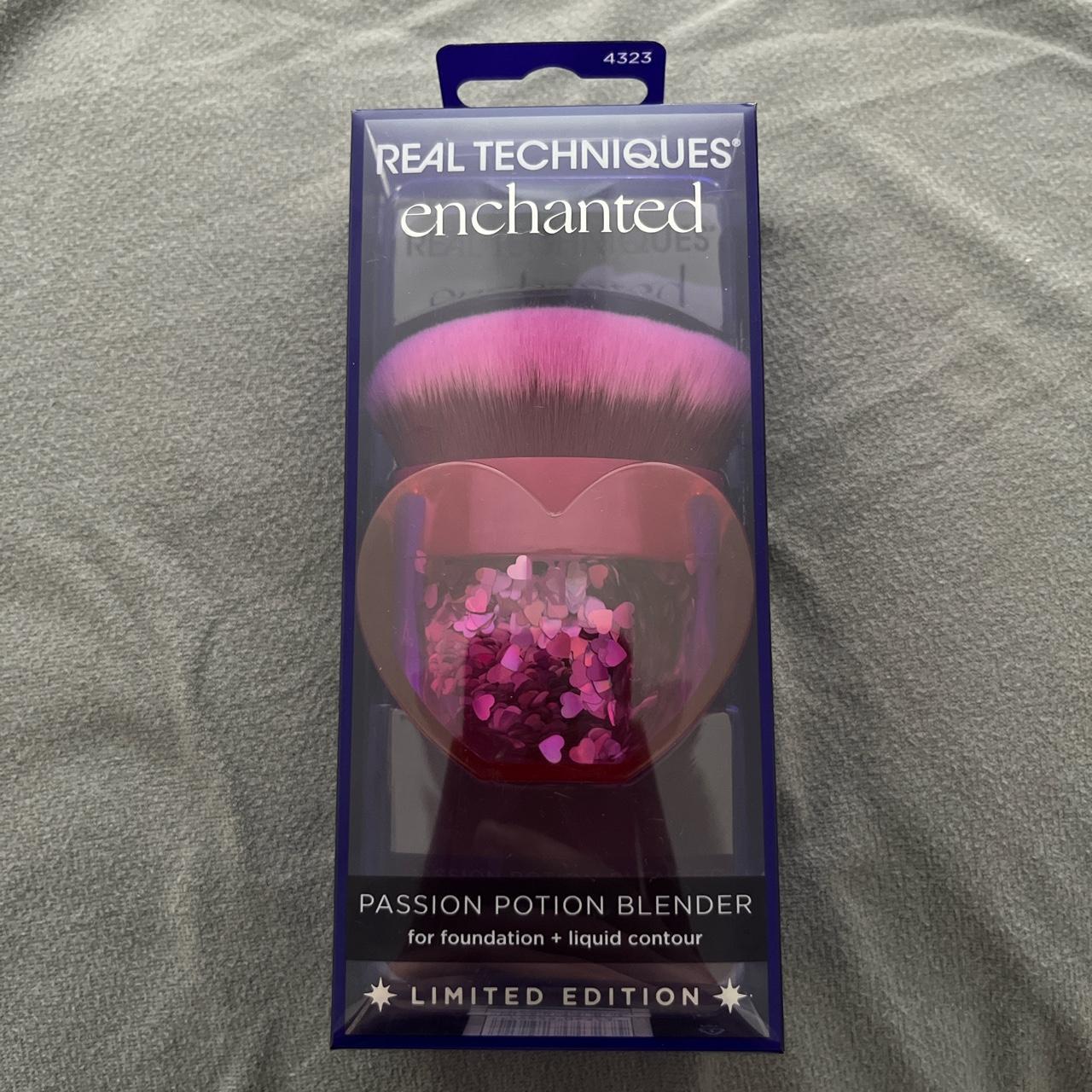 Real Techniques Enchanted Passion Potion Blender🔮... Depop