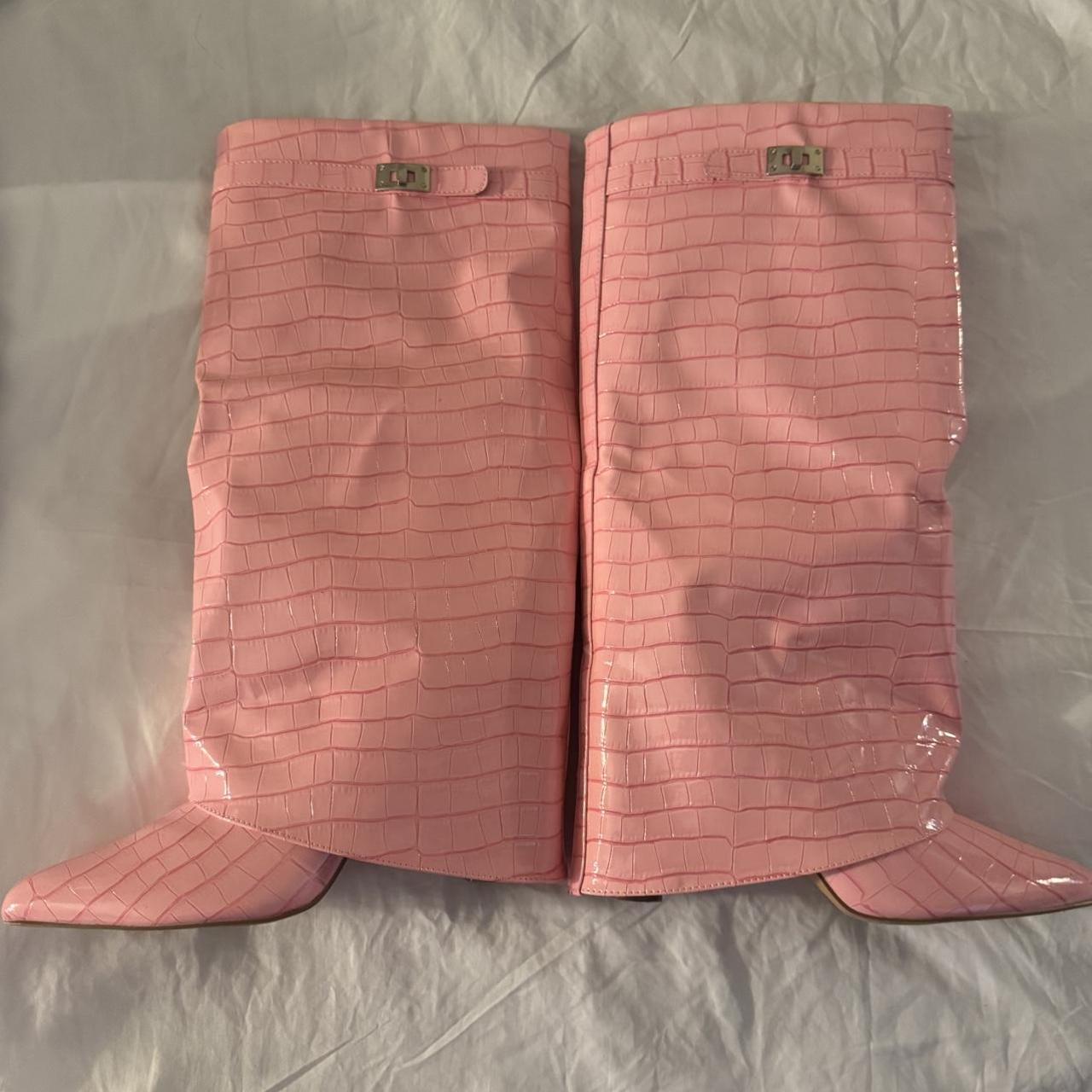 item listed by gigisells10