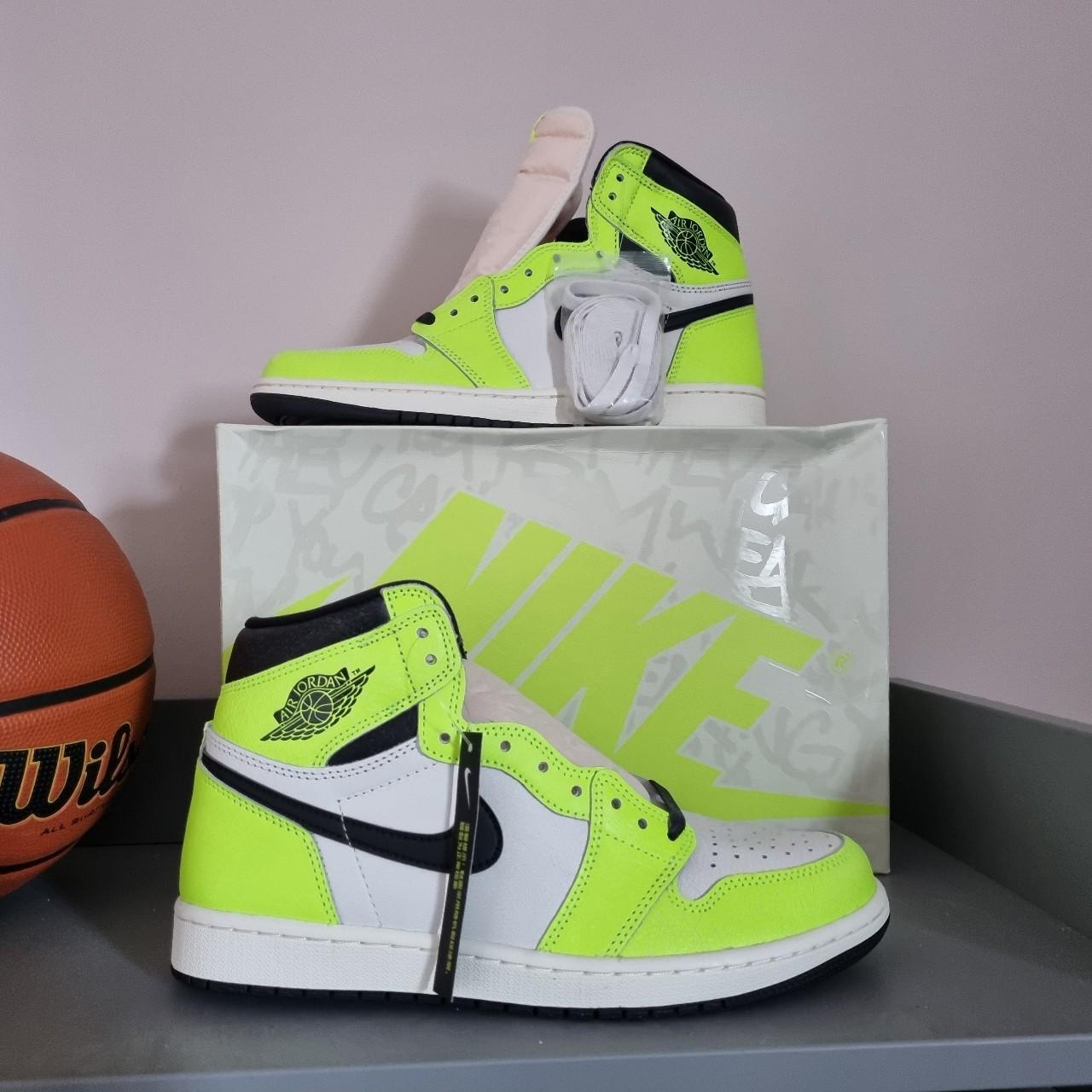 volt yellow jordan 1