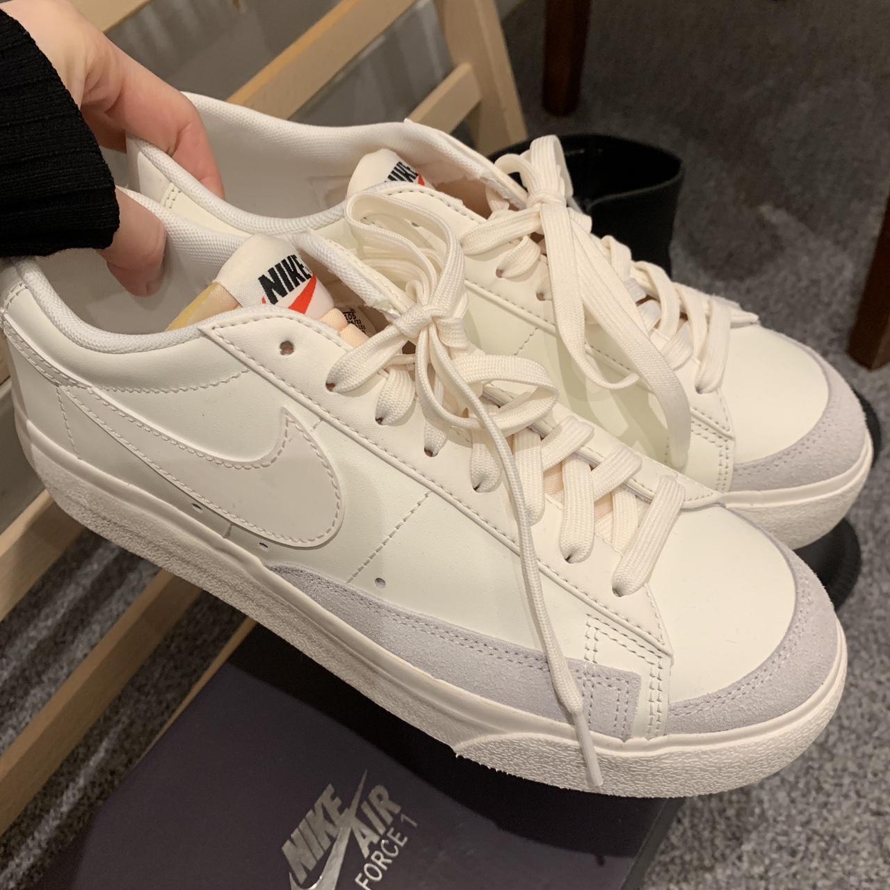 nike low profile trainers