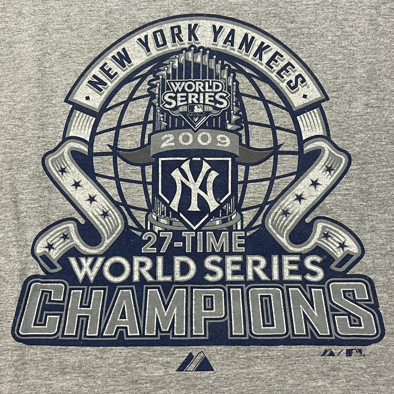 New York Yankees T Shirt XL Faded out Majestic 🚫 - Depop