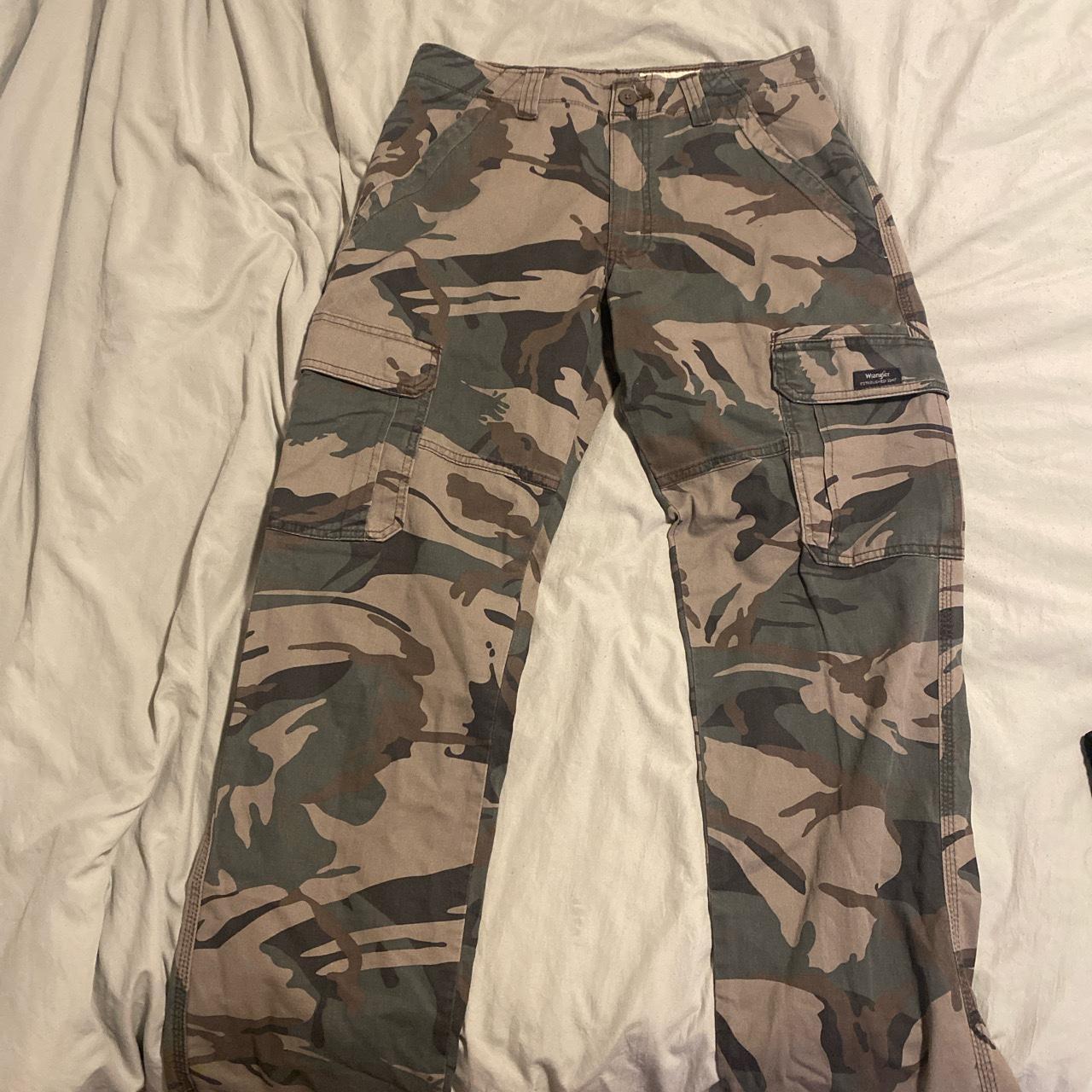 Camo cargo pants - Depop